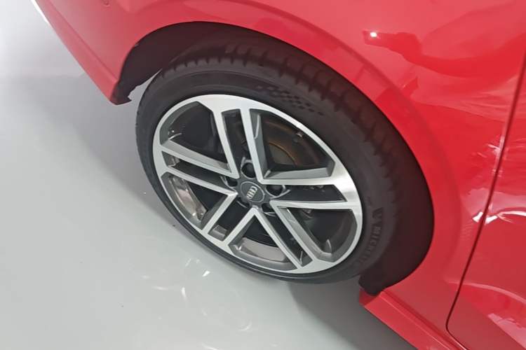 Used Audi A3 2017 Limousine 40 TFSI Sport Edition Right Rear Wheel Hub