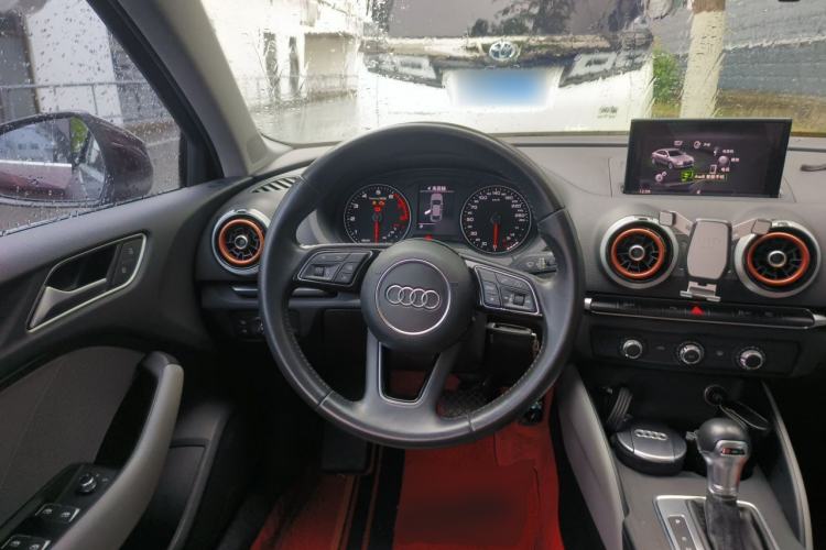 Used Audi A3 2017 Limousine 35 TFSI Fashion Model Steering Wheel