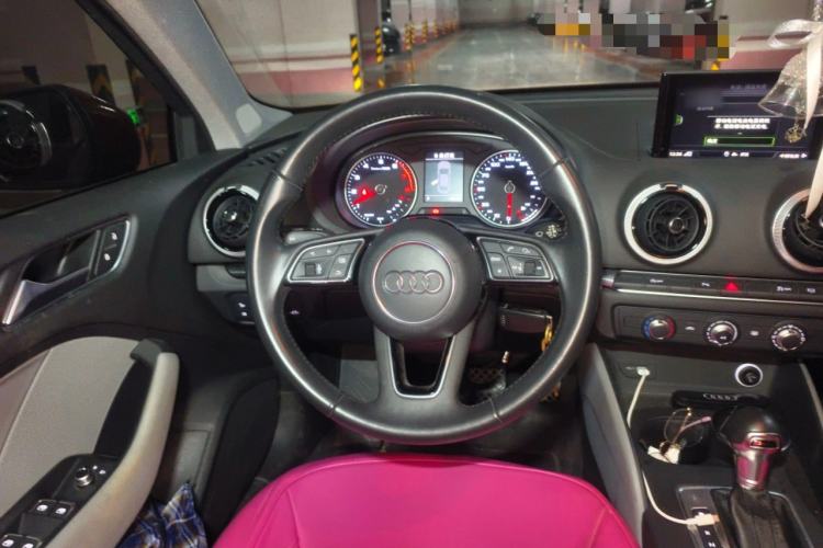 Used Audi A3 2017 Limousine 35 TFSI Fashion Model Steering Wheel