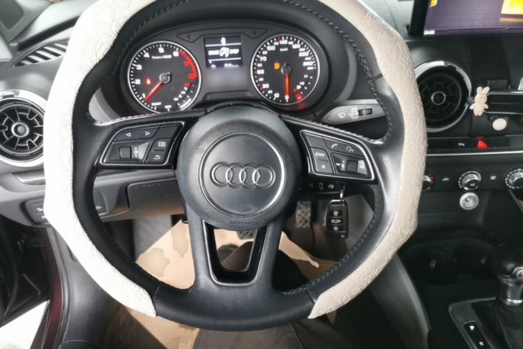 Used Audi A3 2017 Limousine 35 TFSI Fashion Model Steering Wheel