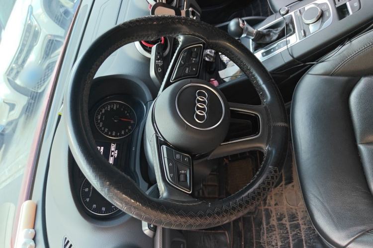 Used Audi A3 2017 Limousine 35 TFSI Style Edition Steering Wheel