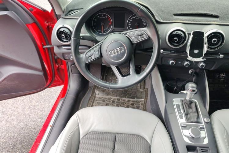Used Audi A3 2017 Limousine 35 TFSI Fashion Model Steering Wheel