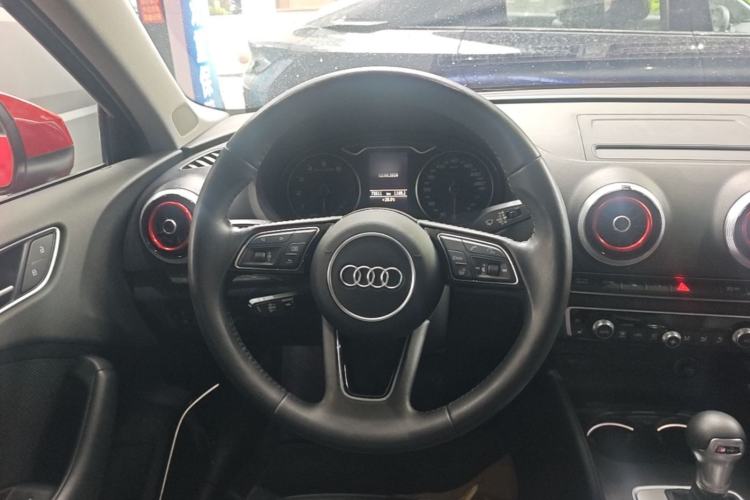 Used Audi A3 2017 Limousine 35 TFSI Style Edition Steering Wheel