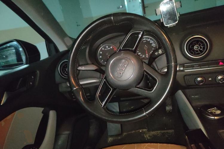 Used Audi A3 2017 Limousine 35 TFSI Ambition Edition Steering Wheel