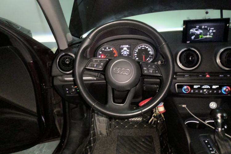 Used Audi A3 2017 Limousine 35 TFSI Style Edition Steering Wheel