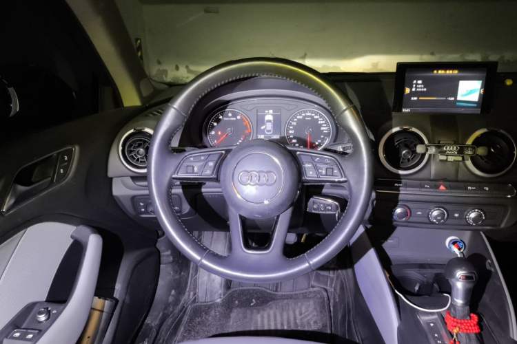 Used Audi A3 2017 Limousine 35 TFSI Fashion Model Steering Wheel