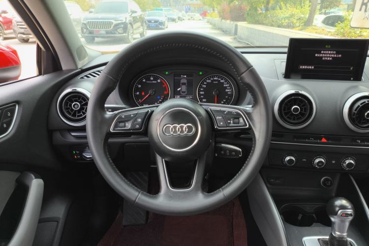 Used Audi A3 2017 Limousine 35 TFSI Fashion Model Steering Wheel