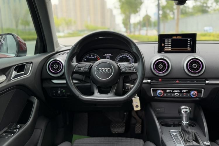 Used Audi A3 2017 Limousine 35 TFSI Sport Edition Steering Wheel