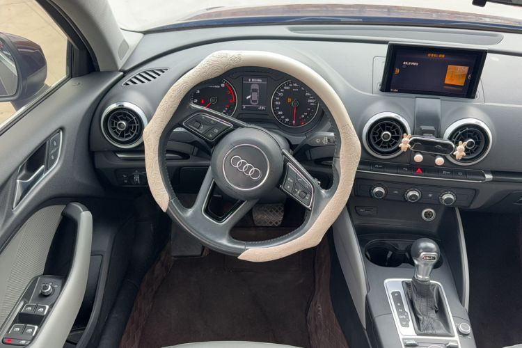Used Audi A3 2017 Limousine 35 TFSI Fashion Model Steering Wheel
