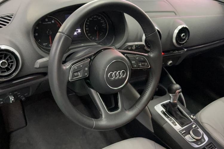Used Audi A3 2017 Limousine 35 TFSI Fashion Model Steering Wheel