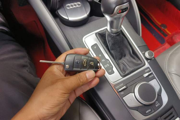 Used Audi A3 2017 Limousine 35 TFSI Fashion Model Vehicle Key