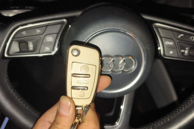 Used Audi A3 2017 Limousine 35 TFSI Fashion Model Vehicle Key