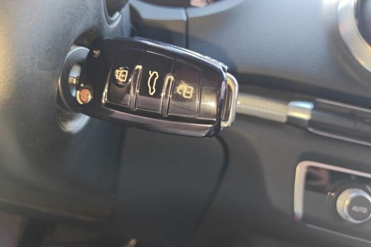 Used Audi A3 2017 Limousine 35 TFSI Style Edition Vehicle Key