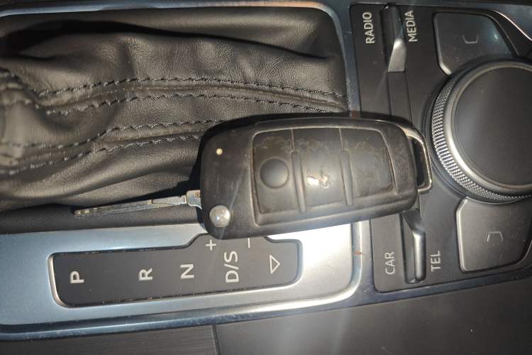 Used Audi A3 2017 Limousine 35 TFSI Fashion Model Vehicle Key