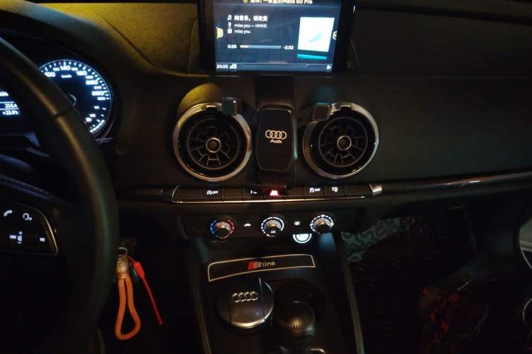 Used Audi A3 2017 Sportback 35 TFSI Fashion Model Audio And AC Panel
