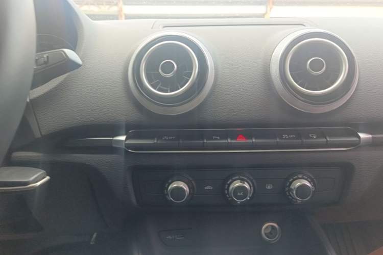 Used Audi A3 2017 Limousine 35 TFSI Fashion Model Audio And AC Panel