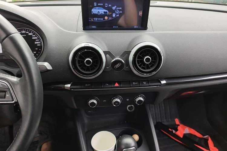 Used Audi A3 2017 Limousine 35 TFSI Fashion Model Audio And AC Panel