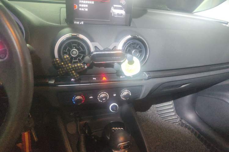 Used Audi A3 2017 Sportback 35 TFSI Fashion Model Audio And AC Panel