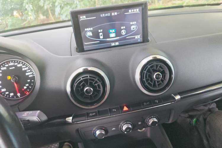 Used Audi A3 2017 Limousine 35 TFSI Fashion Model Audio And AC Panel