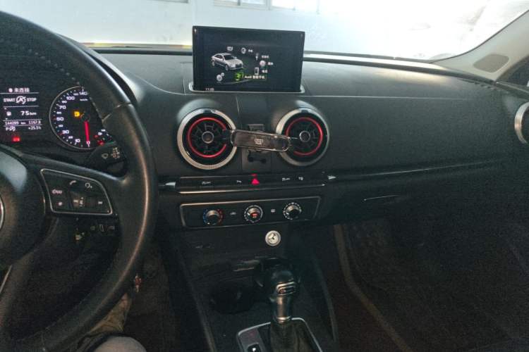Used Audi A3 2017 Limousine 35 TFSI Fashion Model Audio And AC Panel