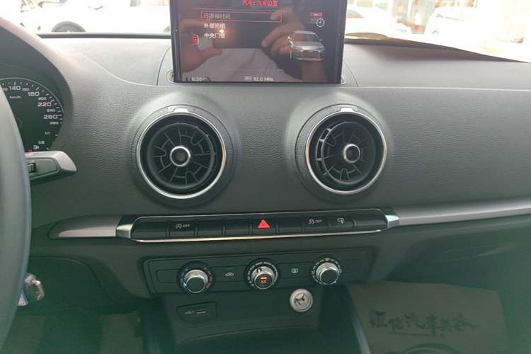 Used Audi A3 2017 Limousine 35 TFSI Ambition Edition Audio And AC Panel