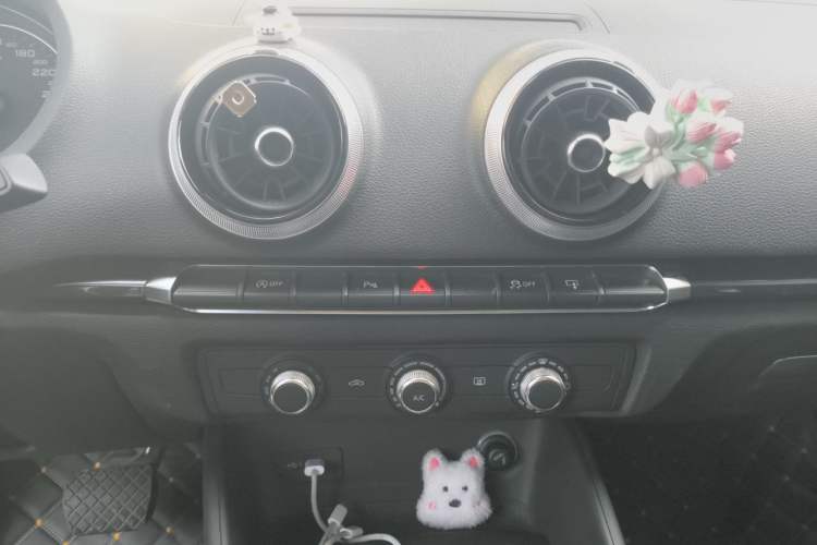 Used Audi A3 2017 Limousine 35 TFSI Fashion Model Audio And AC Panel