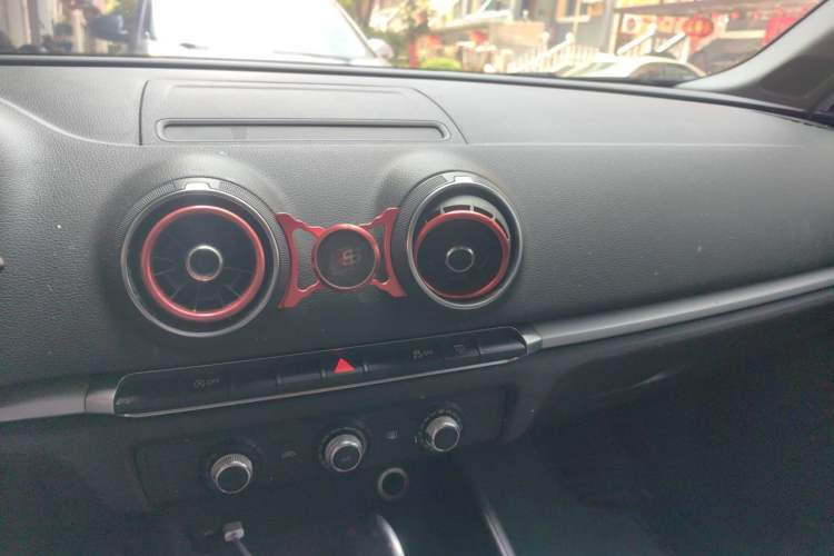 Used Audi A3 2017 Limousine 35 TFSI Ambition Edition Audio And AC Panel