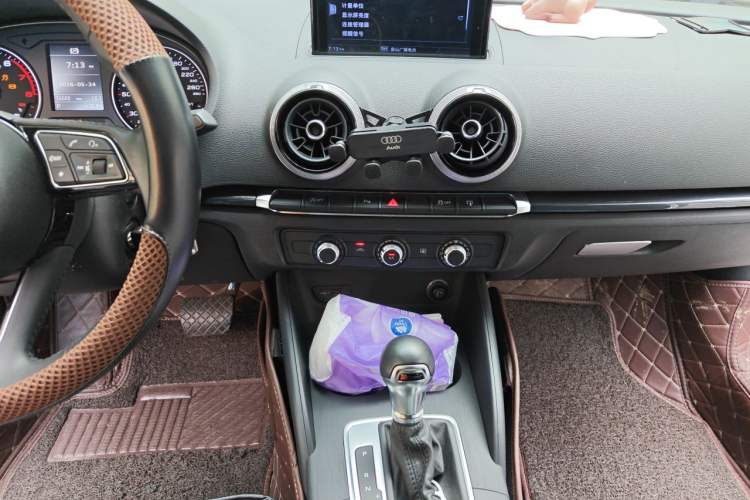 Used Audi A3 2017 Limousine 35 TFSI Fashion Model Audio And AC Panel