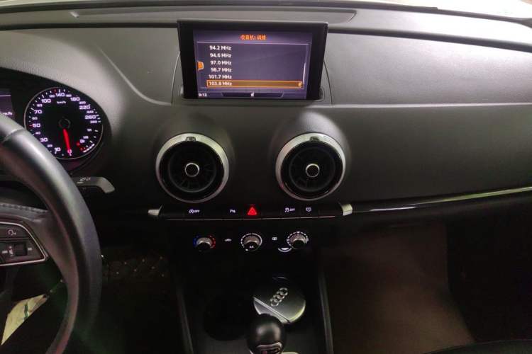 Used Audi A3 2017 Limousine 35 TFSI Fashion Model Audio And AC Panel