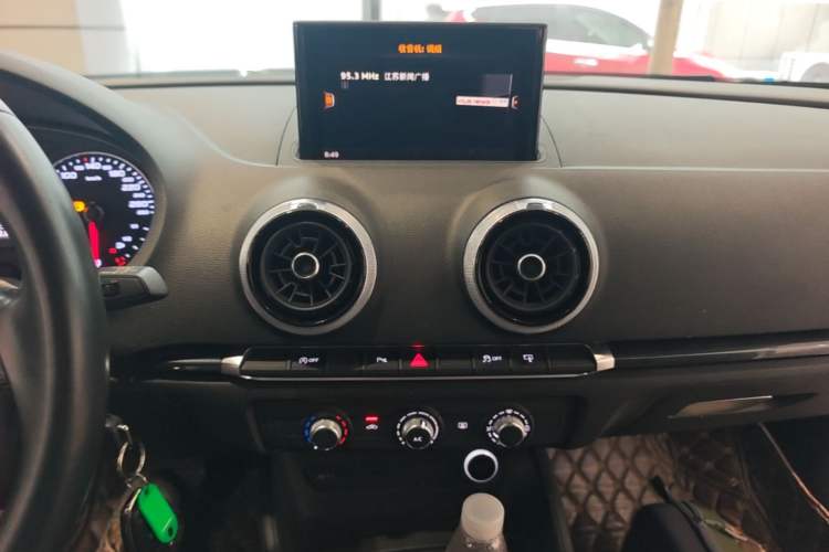 Used Audi A3 2017 Sportback 35 TFSI Fashion Model Audio And AC Panel