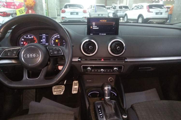 Used Audi A3 2017 Limousine 35 TFSI Sport Edition Audio And AC Panel