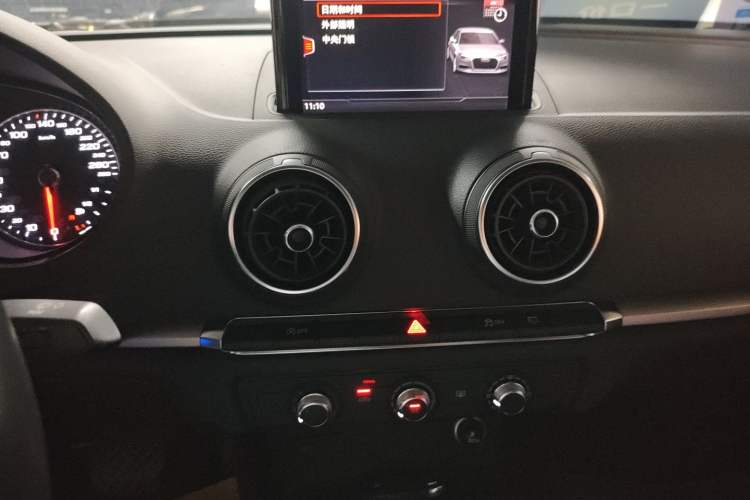 Used Audi A3 2017 Limousine 35 TFSI Ambition Edition Audio And AC Panel