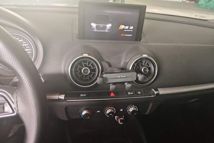 Used Audi A3 2017 Limousine 35 TFSI Ambition Edition Audio And AC Panel