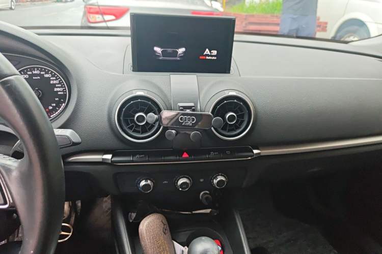 Used Audi A3 2017 Sportback 35 TFSI Ambition Edition Audio And AC Panel