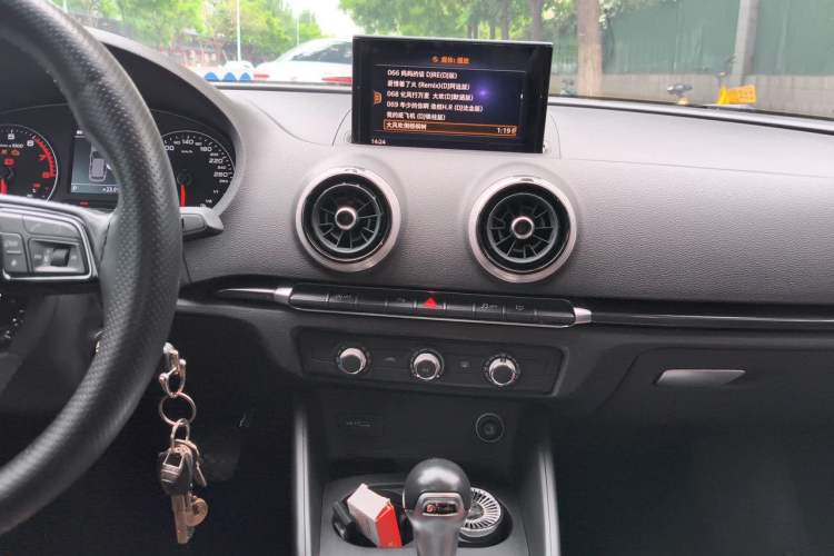 Used Audi A3 2017 Sportback 35 TFSI Fashion Model Audio And AC Panel