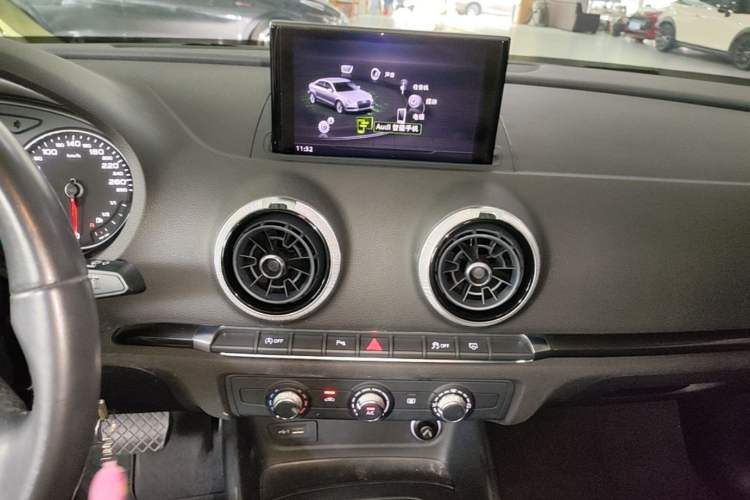 Used Audi A3 2017 Limousine 35 TFSI Fashion Model Audio And AC Panel