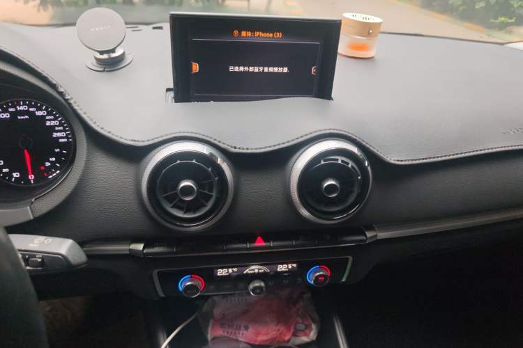 Used Audi A3 2017 Limousine 35 TFSI Sport Edition Audio And AC Panel