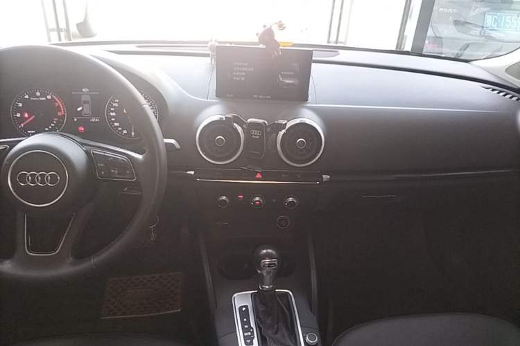 Used Audi A3 2017 Sportback 35 TFSI Fashion Model Audio And AC Panel