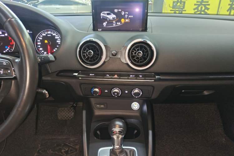 Used Audi A3 2017 Sportback 35 TFSI Fashion Model Audio And AC Panel