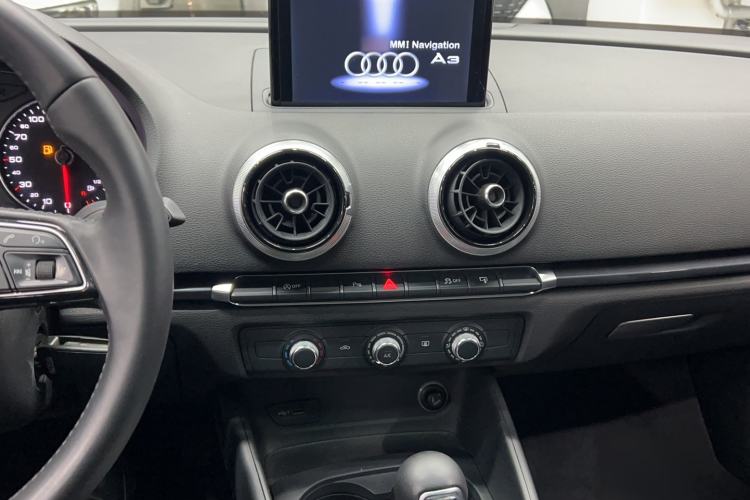 Used Audi A3 2017 Limousine 35 TFSI Fashion Model Audio And AC Panel