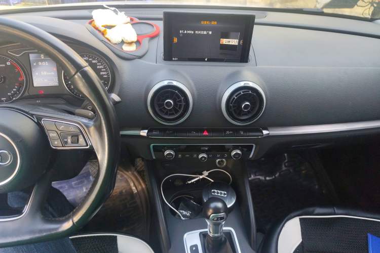 Used Audi A3 2017 Limousine 35 TFSI Sport Edition Audio And AC Panel