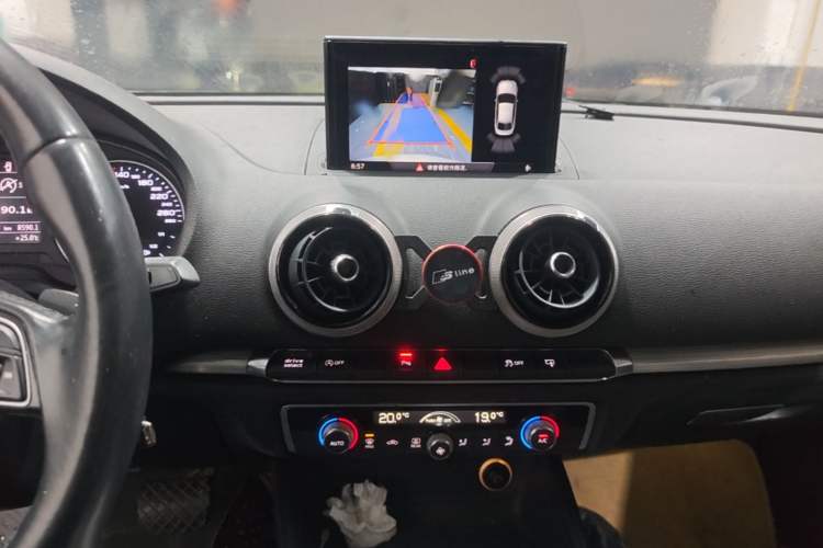 Used Audi A3 2017 Limousine 35 TFSI Sport Edition Audio And AC Panel