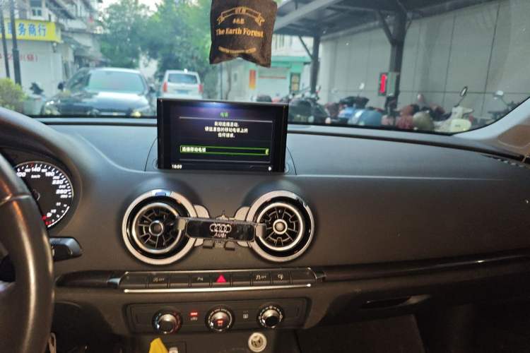 Used Audi A3 2017 Limousine 35 TFSI Fashion Model Audio And AC Panel