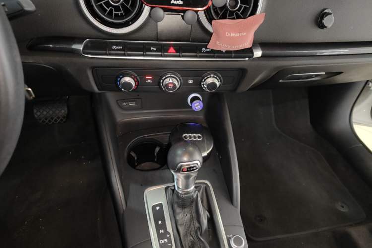 Used Audi A3 2017 Limousine 35 TFSI Fashion Model Audio And AC Panel