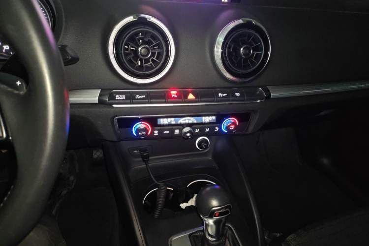 Used Audi A3 2017 Sportback 35 TFSI Sport Edition Audio And AC Panel