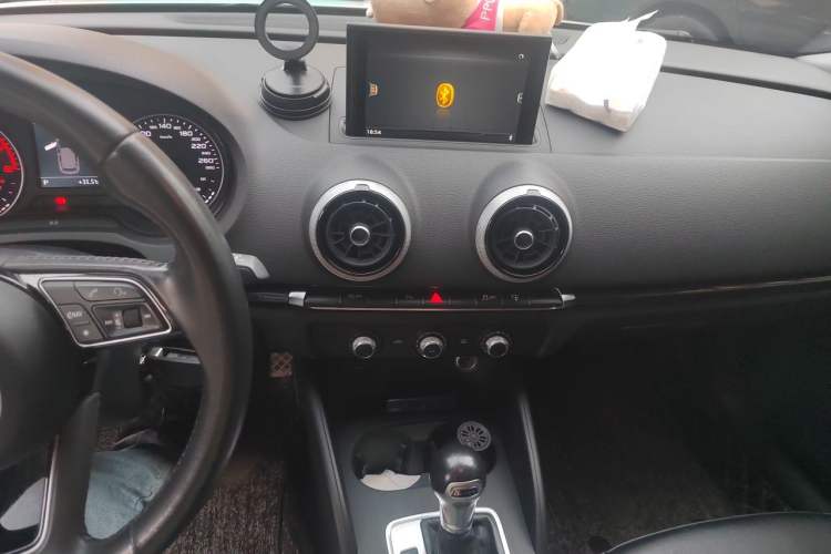 Used Audi A3 2017 Sportback 35 TFSI Fashion Model Audio And AC Panel