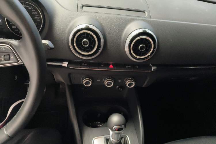 Used Audi A3 2017 Sportback 35 TFSI Fashion Model Audio And AC Panel