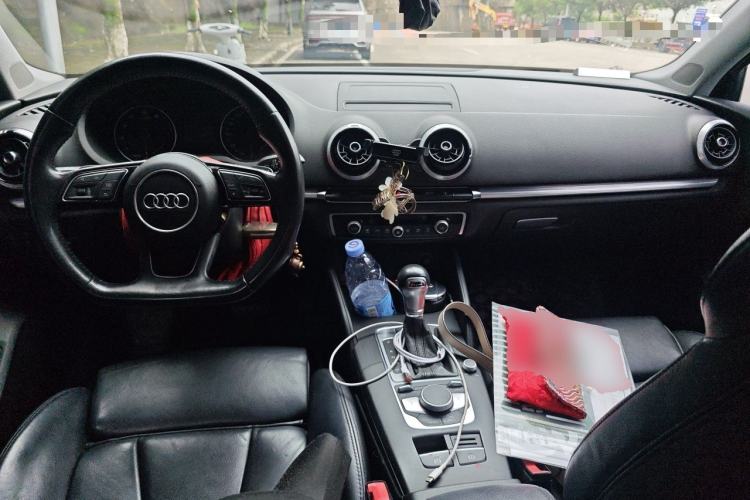 Used Audi A3 2017 Limousine 35 TFSI Sport Edition Center Console