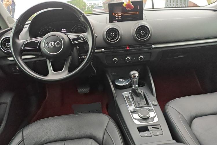 Used Audi A3 2017 Limousine 35 TFSI Ambition Edition Center Console