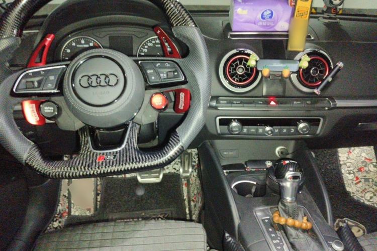 Used Audi A3 2017 Limousine 35 TFSI Sport Edition Center Console